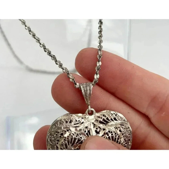 Sterling Silver Heart Shaped FIligree Style Cutout Vintage Pendant Necklace 30" - Picture 5 of 8